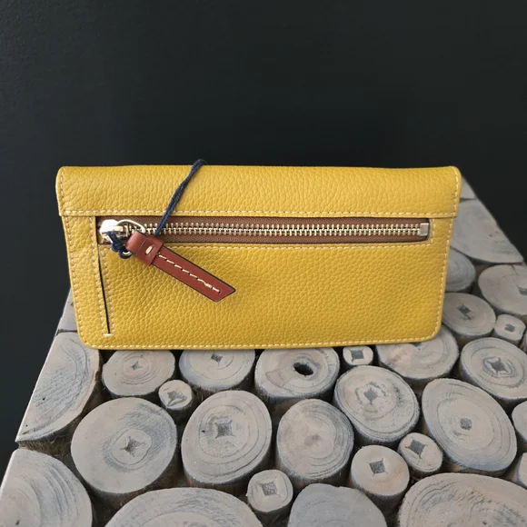 NWT Dooney & Bourke Pebble Grain Leather Wallet - Picture 2 of 4